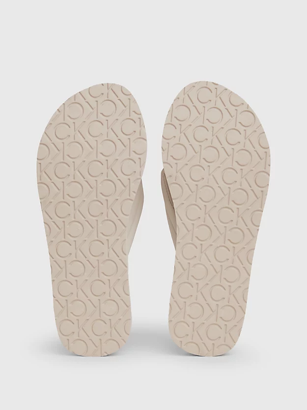 Chinelo de dedo com plataforma