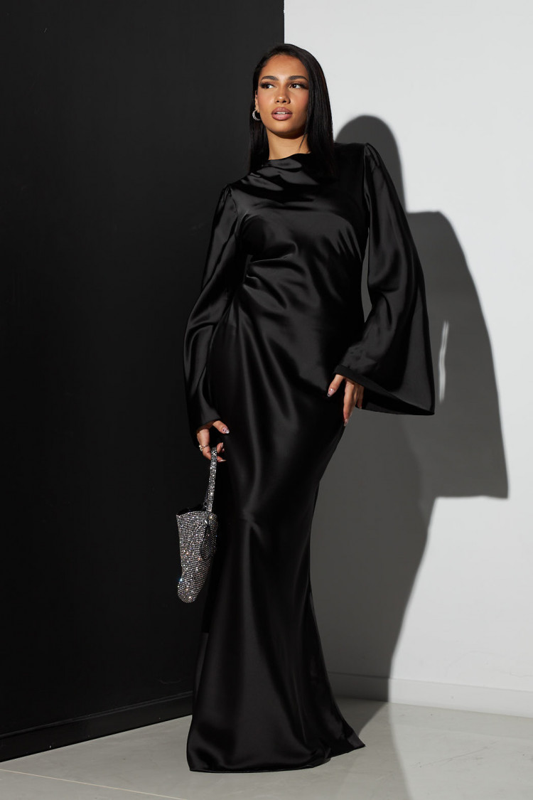 Robe longue satinée noire