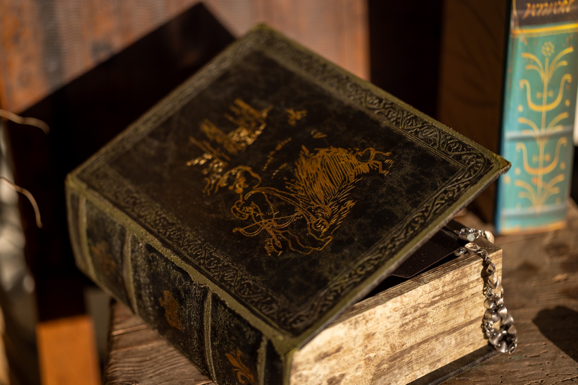 Buchhülle 'Amor' mit Schließfach, B 16 cm, H 22 cm, T 7 cm von fischer's lagerhaus