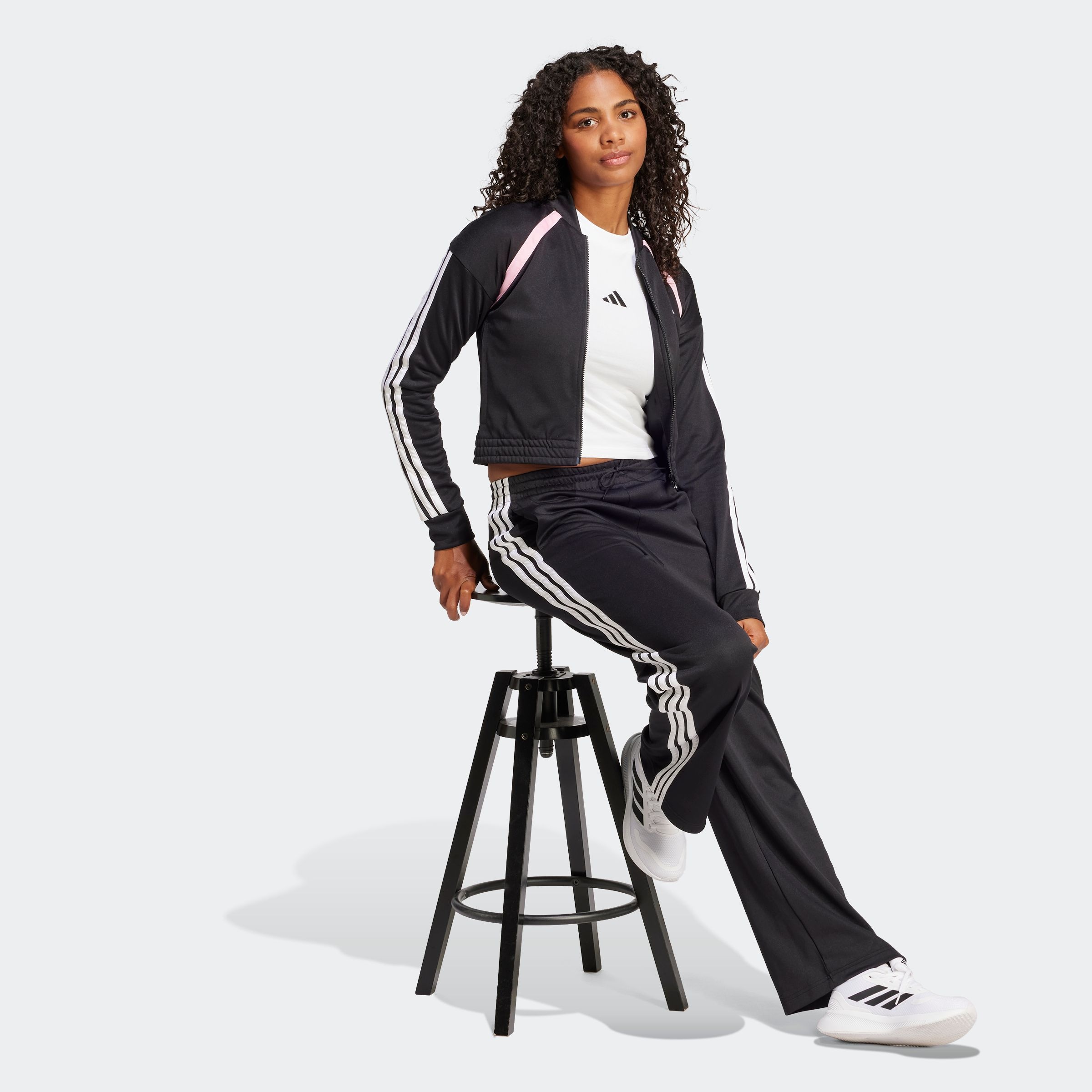 adidas Sportswear Trainingsanzug »W TEAMSPORT TS«, 2 Stk. Jacke schmal geschnitten; Hose regulär geschnitten, hoher Bund