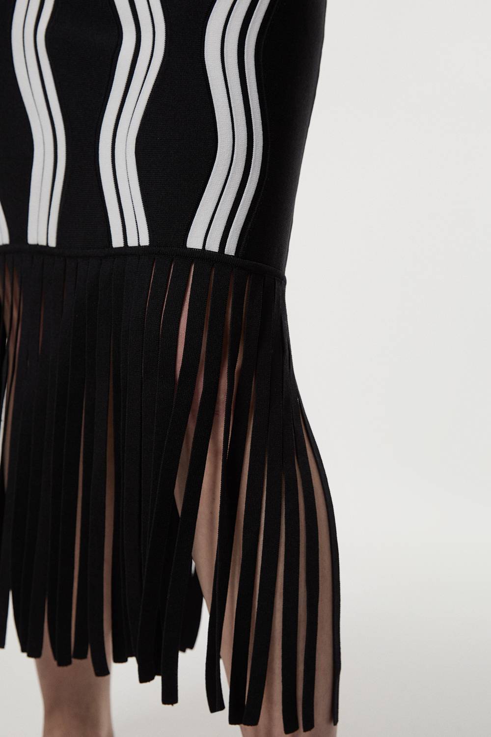 KarenMillen Robe en maille à vagues contrastées avec franges