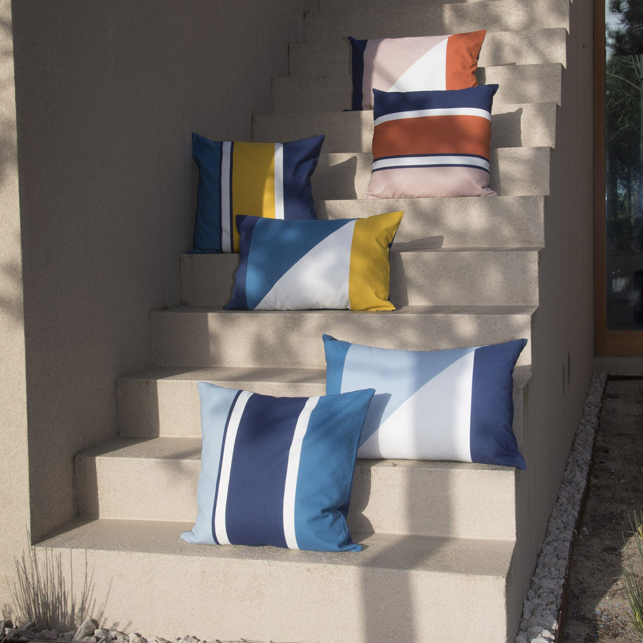 Febronie Housse de coussin d'extérieur Colorblock bleue - 60x40 cm