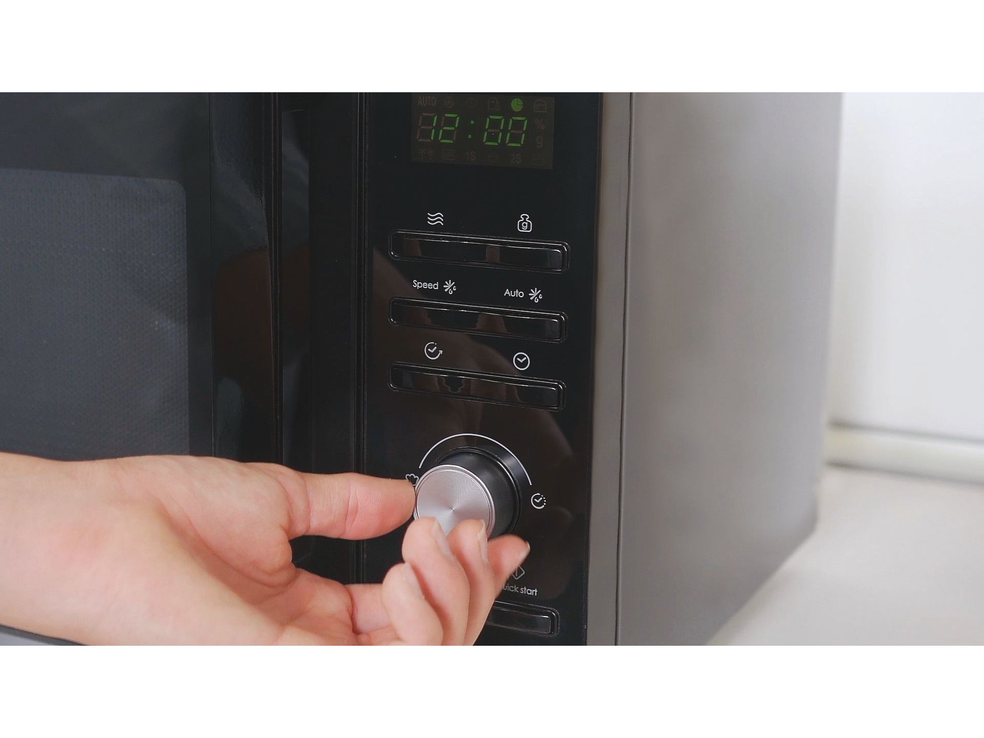 MICRO-ONDAS CANDY CMWA20TNDB PRETO 20L