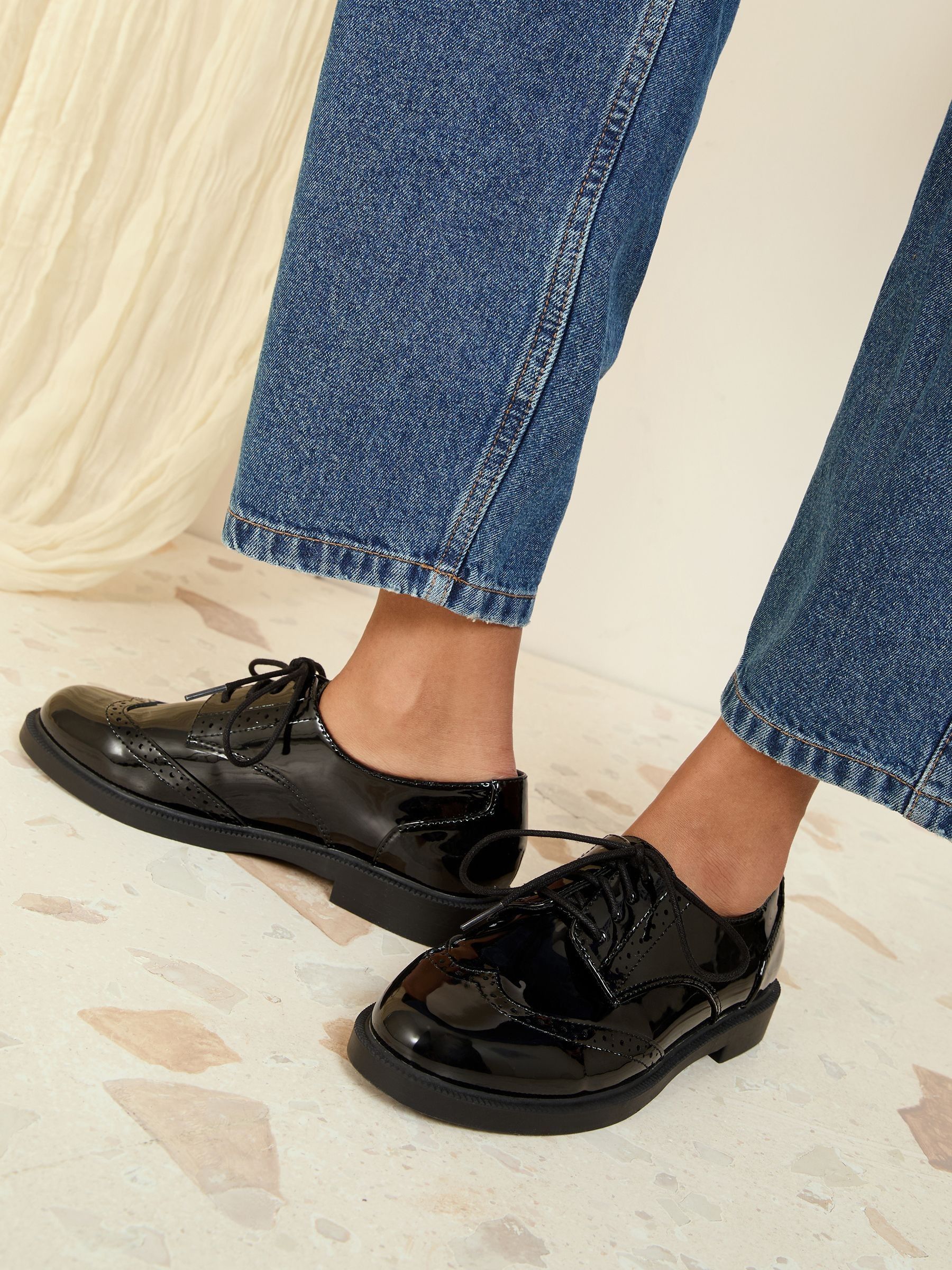 Friends Like These platte comfortabele Brogue schoenen met vetersluiting van lak kunstleer