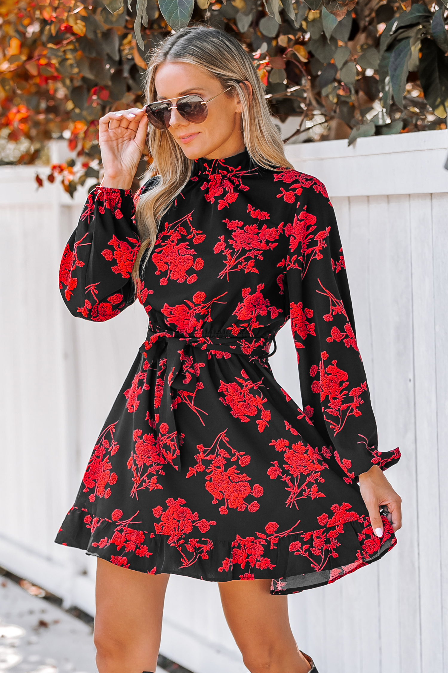 Robe mini avec col montant et ceinture à imprimé floral