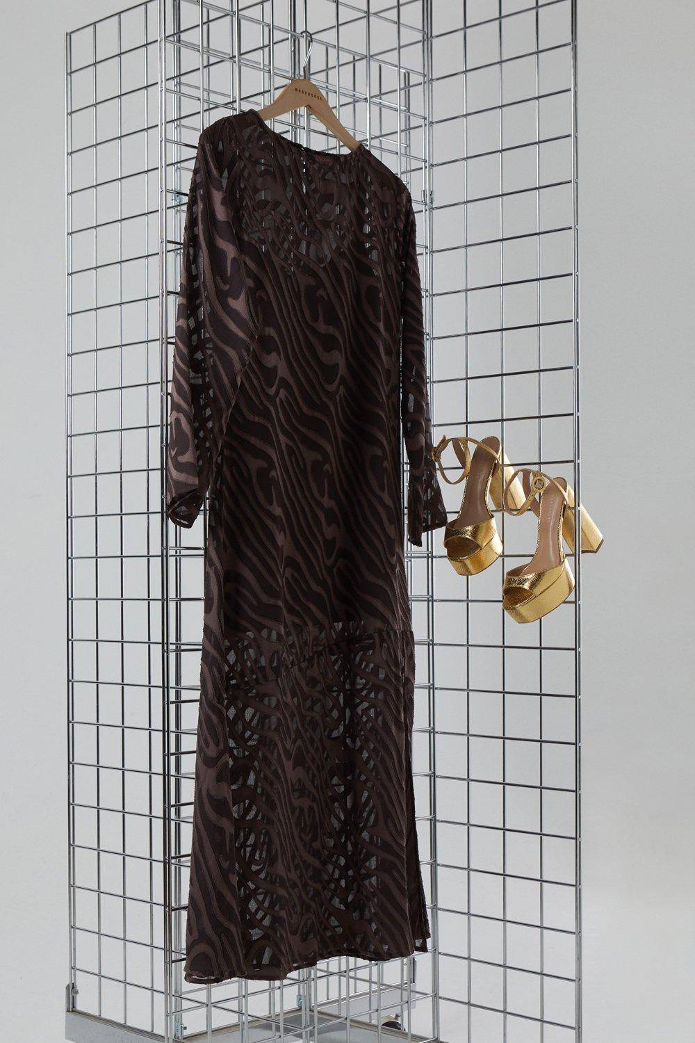Warehouse Robe Maxi Colonne en Mousseline Dévorée à Manches Longues Petite Taille