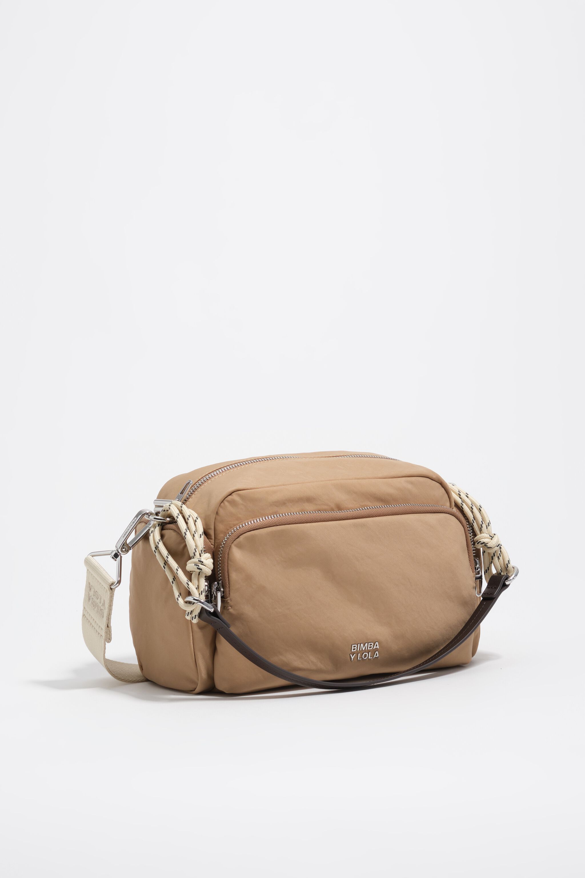Bolsa transversal de bolso média na cor camelo