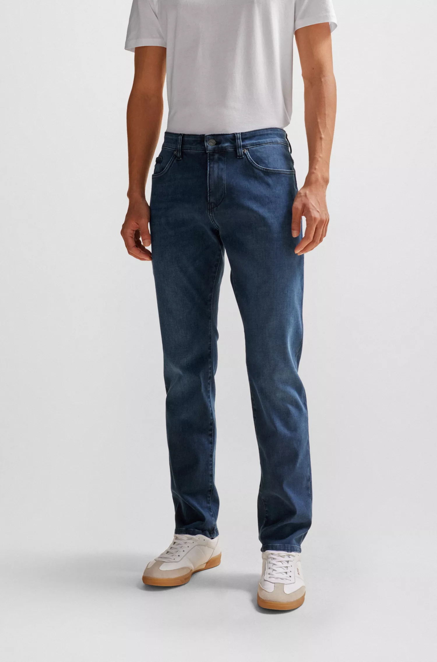 Calça jeans BOSS preta, corte slim, em denim elástico de alta performance na cor azul.