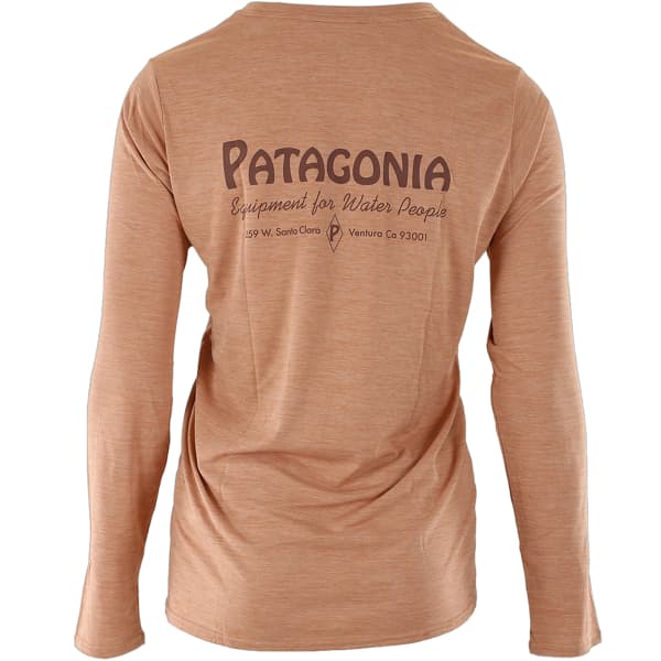 T-shirt randonnée PATAGONIA W'S L/S CAP COOL DAILY GRAPHIC SHIRT WATER PEOPLE BANNER: TERRA PINK X-DYE
