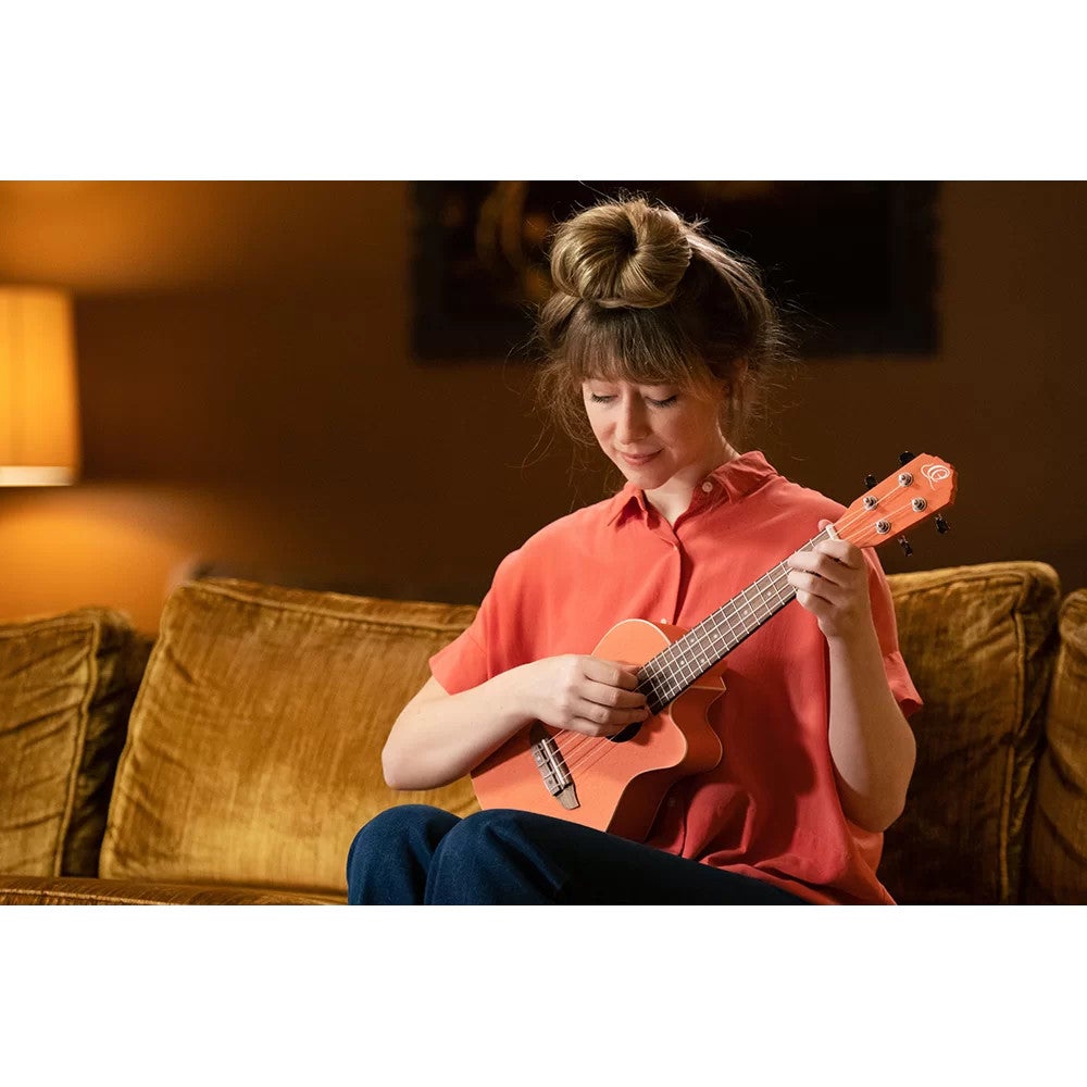 Ortega RUPUKI-CE Earth Series Concert Size Ukulele Pumpkin Orange elektrisch-akoestische concert ukelele