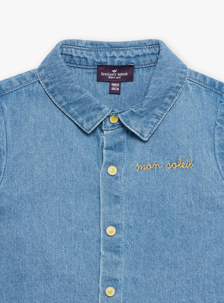 Chemise en denim bleue à manches courtes
