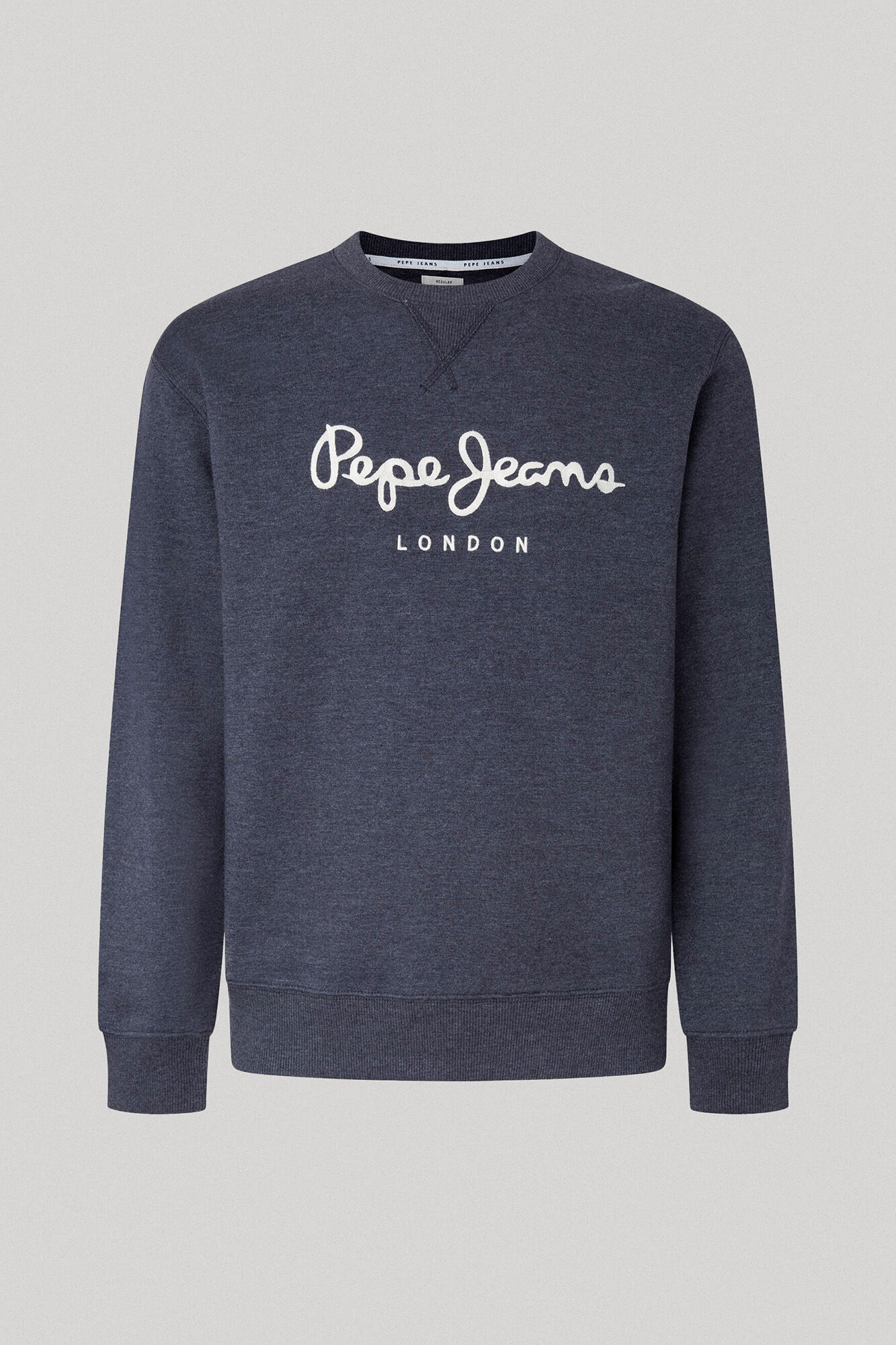 Moletom com logotipo bordado