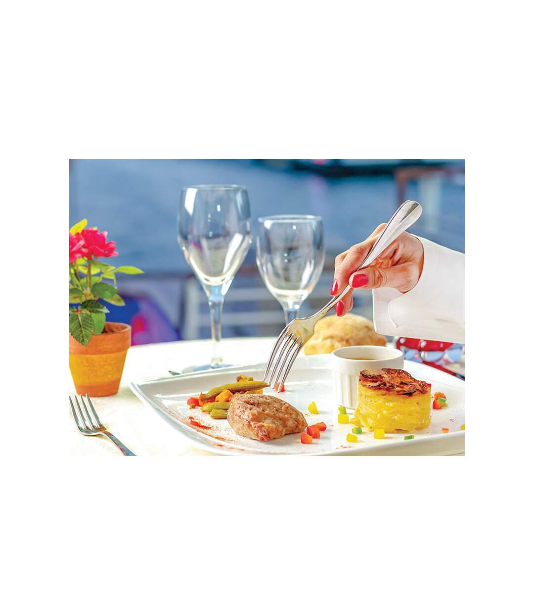 2h d'excursion sur la Seine avec dîner, pour 2 personnes - SMARTBOX - Coffret Cadeau Sport & Aventure