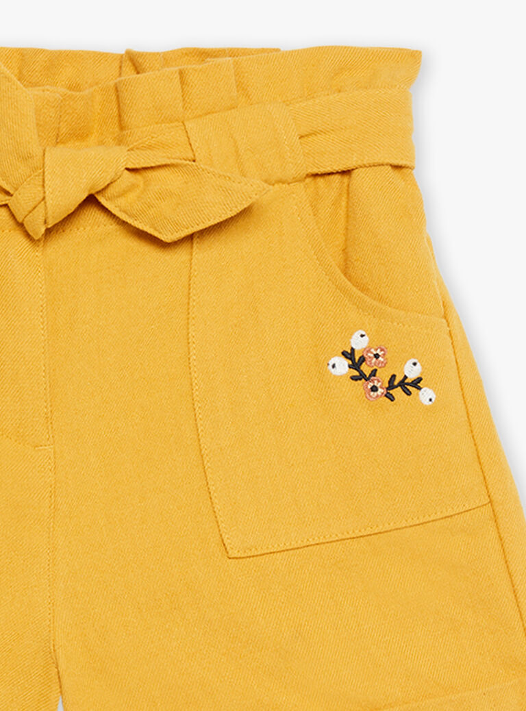 Short jaune moutarde en coton et en lin