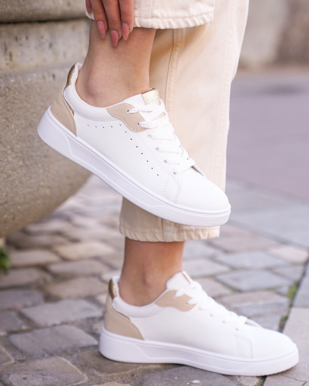 Basket femme blanche beige et dorée à lacets - Bintou