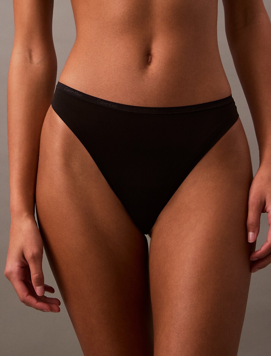 CALVIN KLEIN ROUPA ÍNTIMA<br>Fio dental com caimento perfeito
