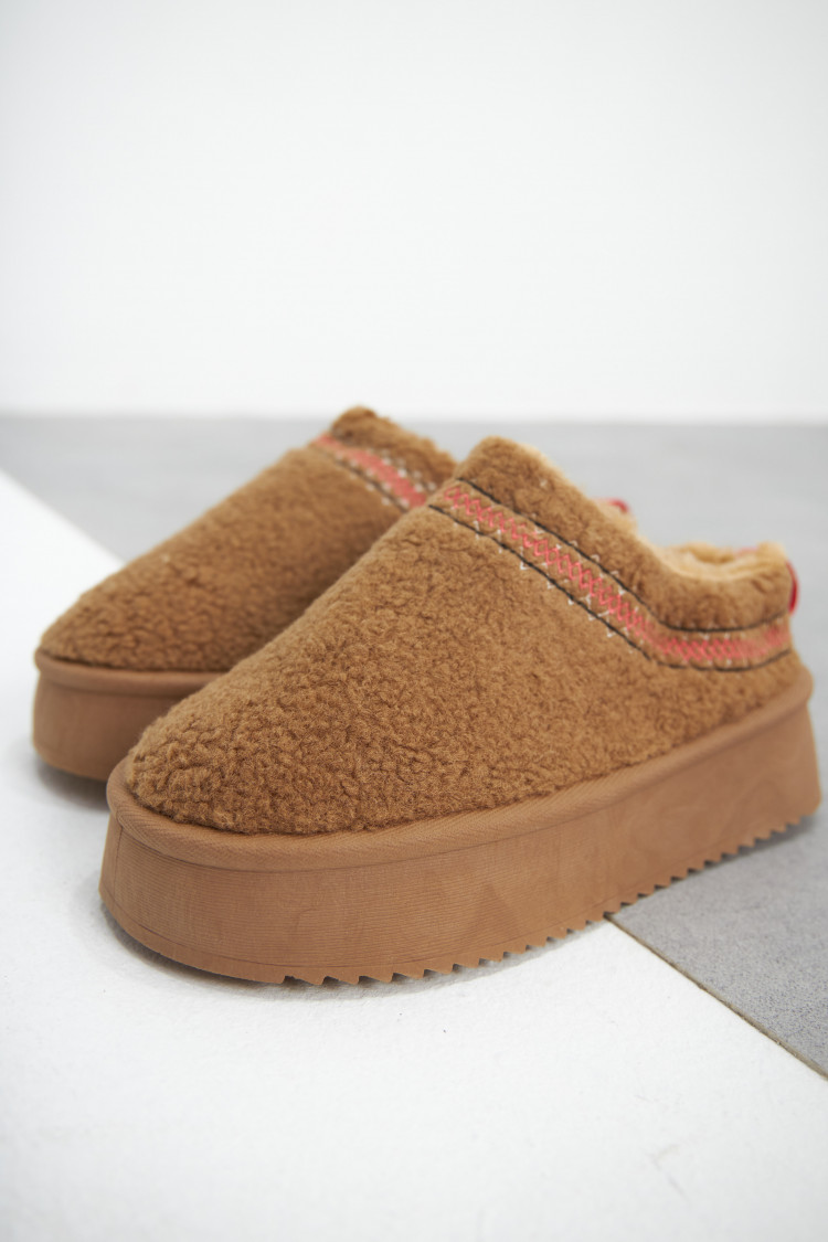 Bottines chaussons en peau de mouton compensés camel