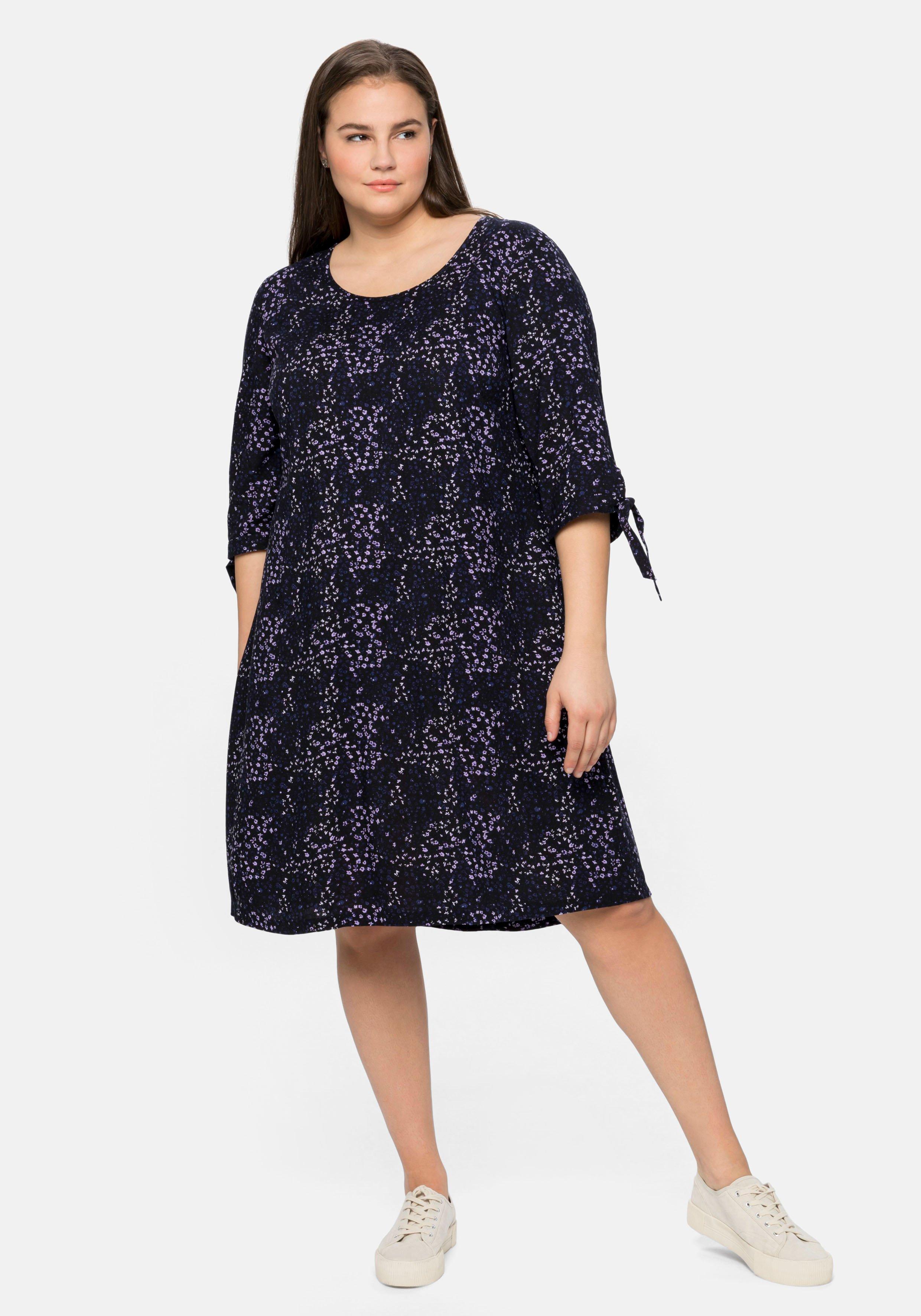 Kleid mit Minimal-Alloverprint und 3/4-Ärmeln