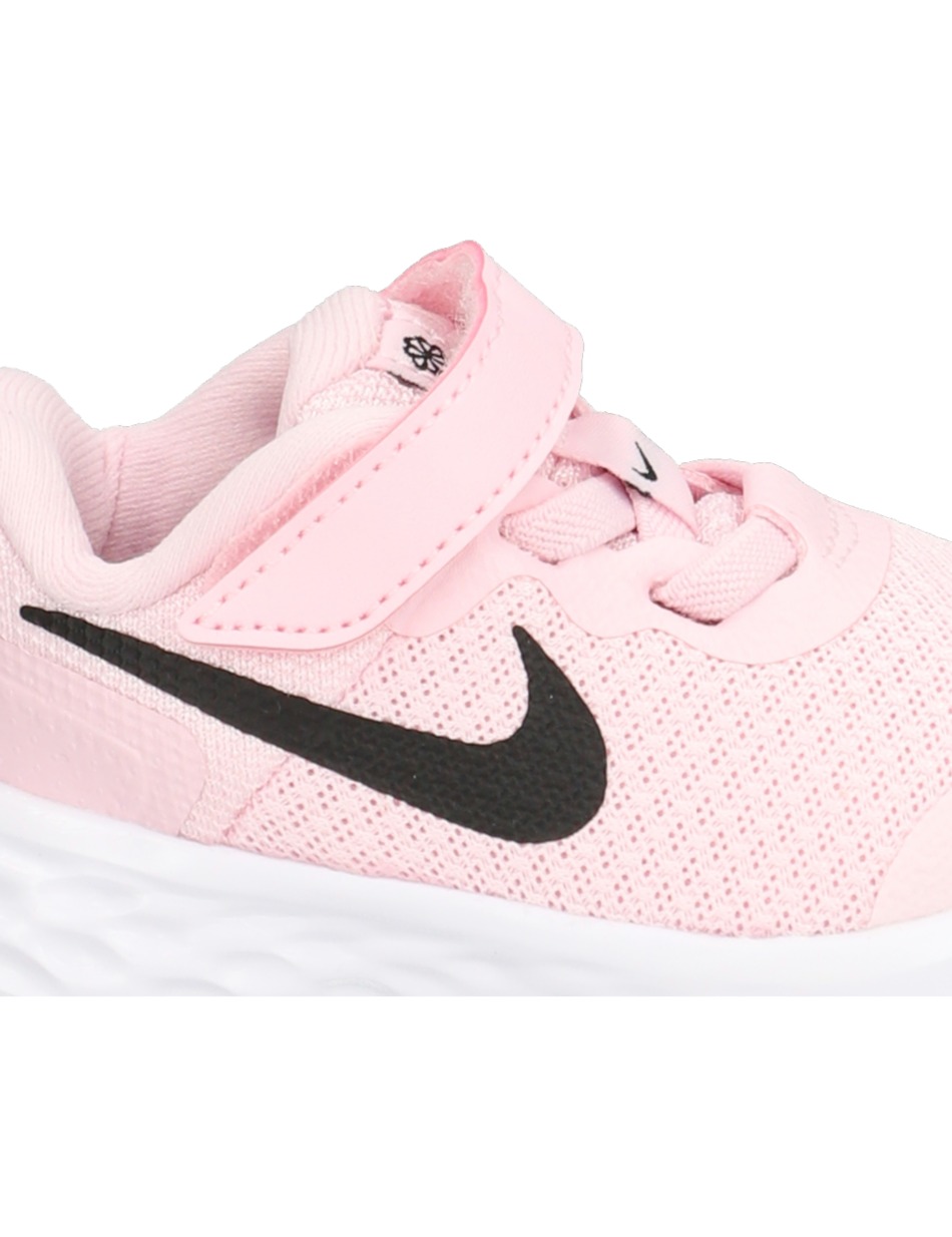 Nike Revolution 6
