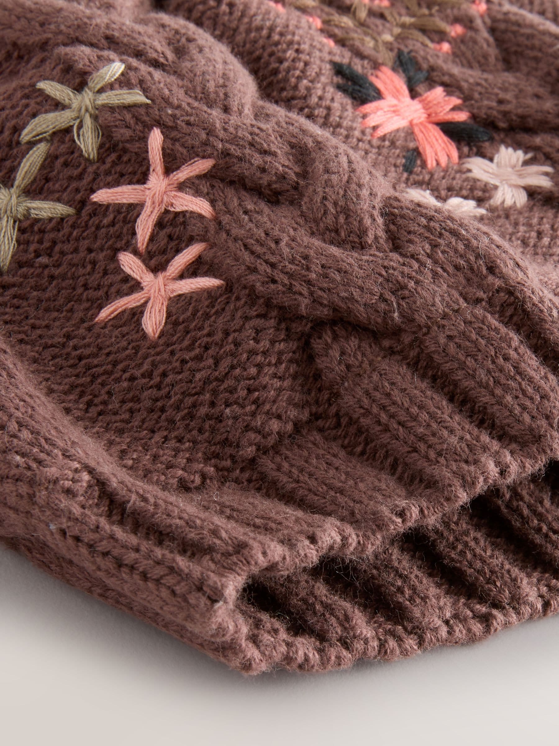 Bruin - Baby muts met geborduurde bloemen en pompon (0mnd-2jr)