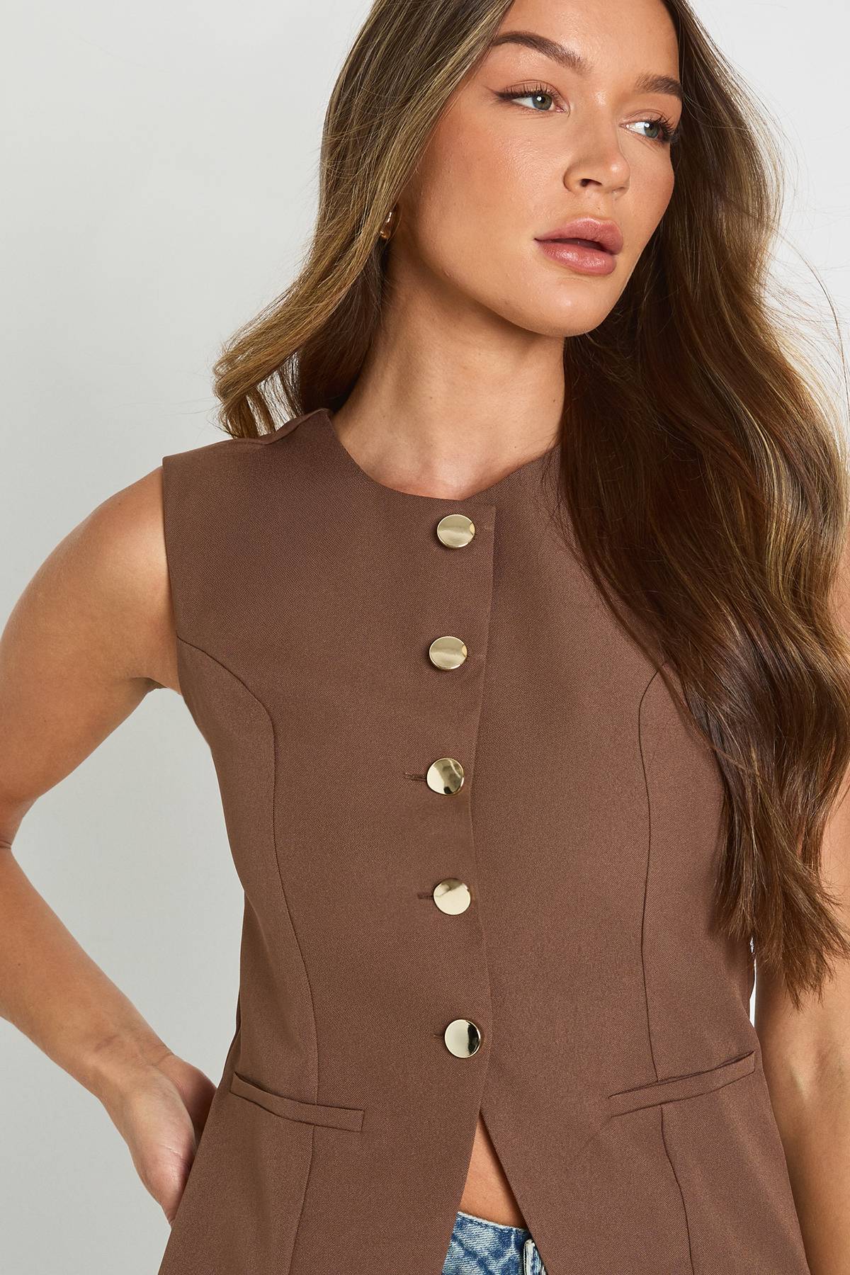 boohoo Gilet cintré orné de détails de boutons