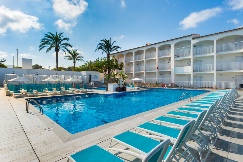 Vibra Cala Tarida Logies en ontbijt - Hotel