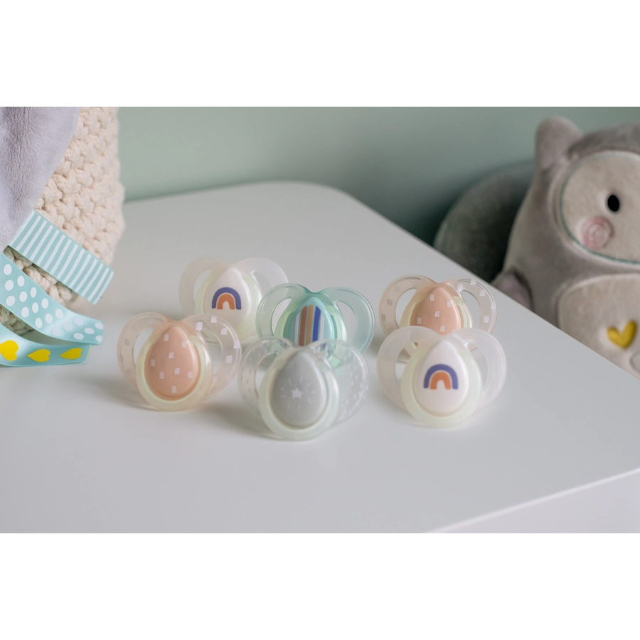 Tommee Tippee Schnuller Night für Mädchen 6 - 18 Monate