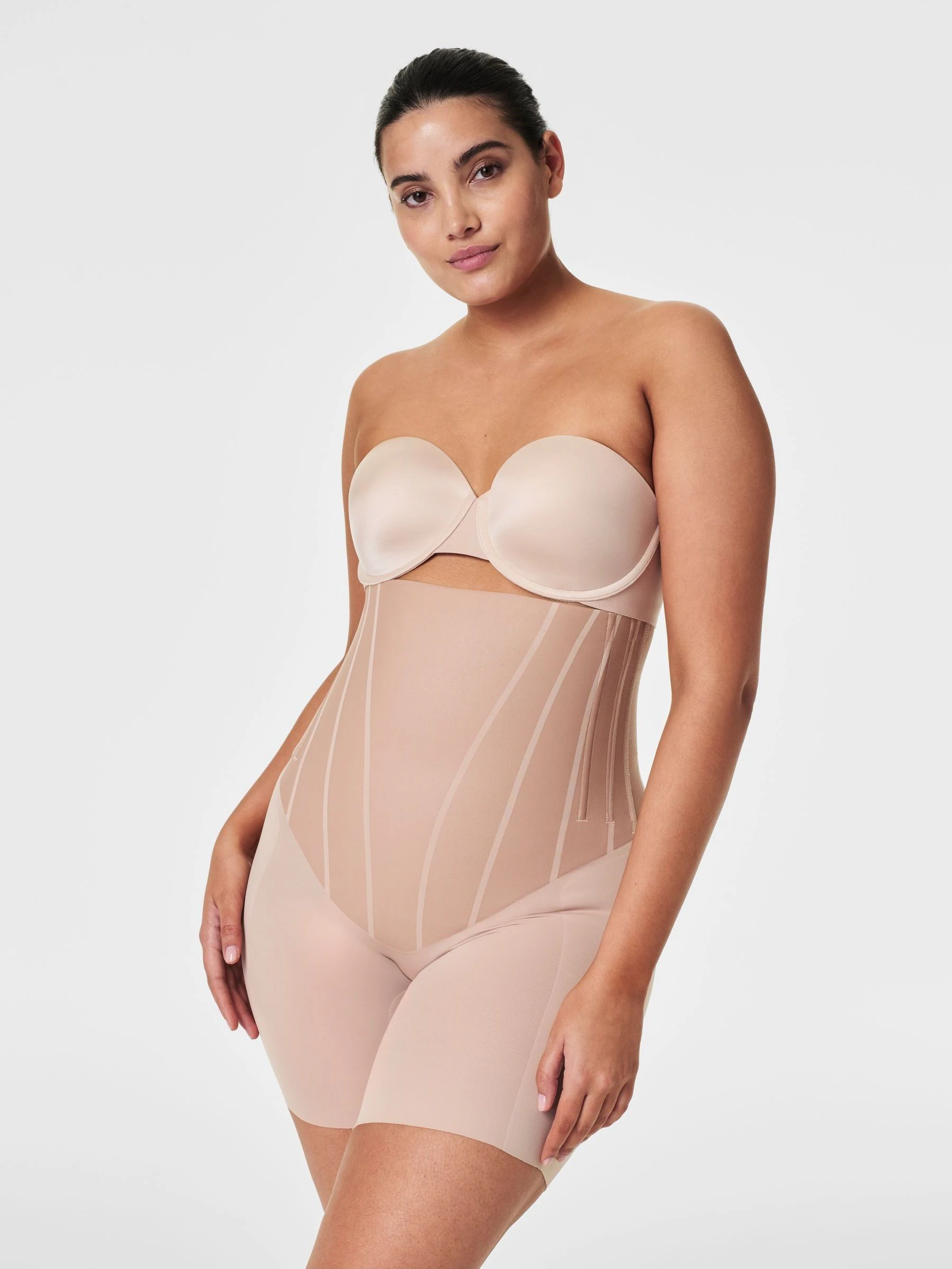 Licht beige - SPANX SPANXsupersculpt™ TotalContour High-Waisted Mid-Thigh Shorts