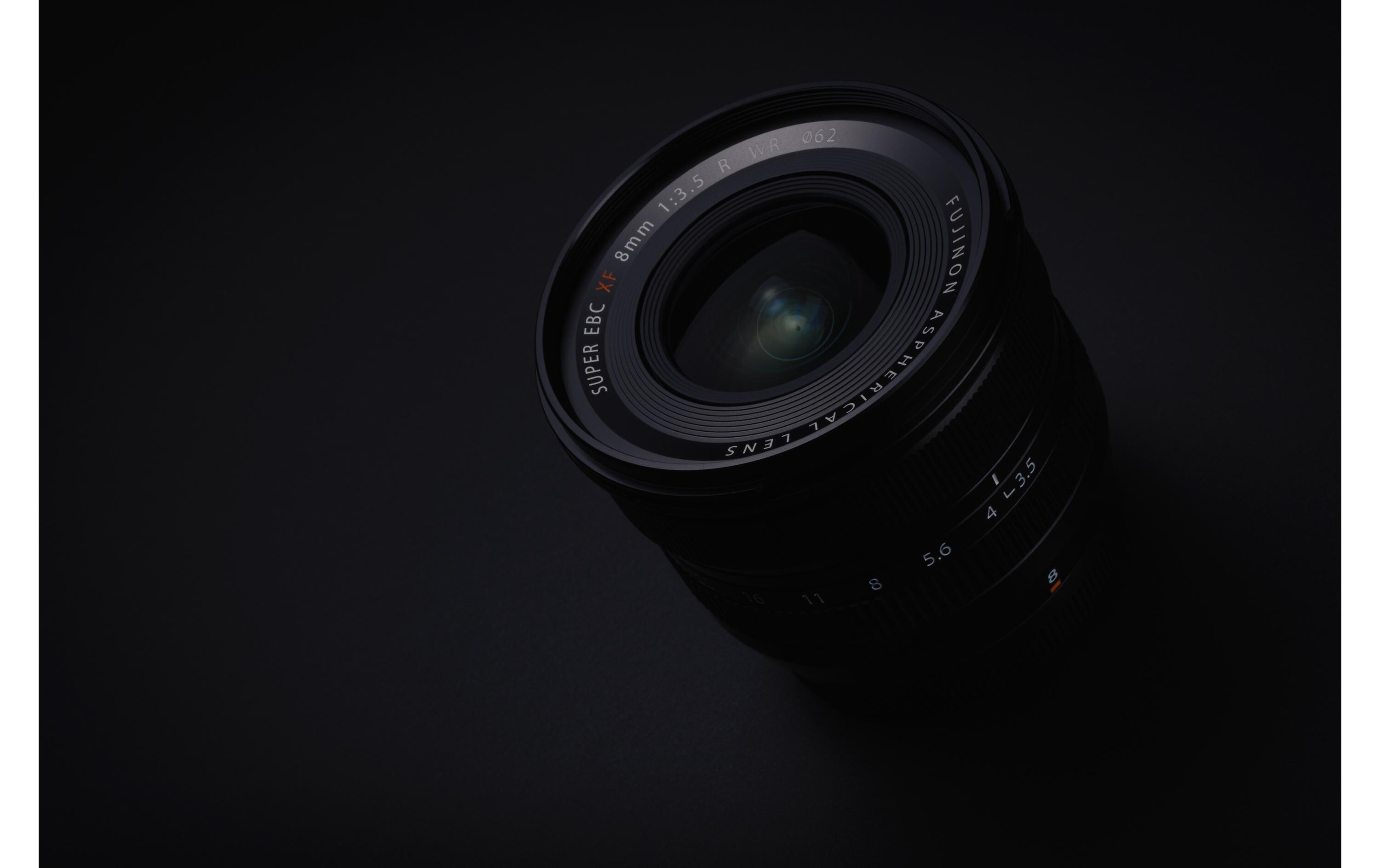 Festbrennweite FUJINON XF 8mm F/3.5 R WR – Fujifilm X-Mount<br>Kompaktes wetterfestes Ultraweitwinkelobjektiv