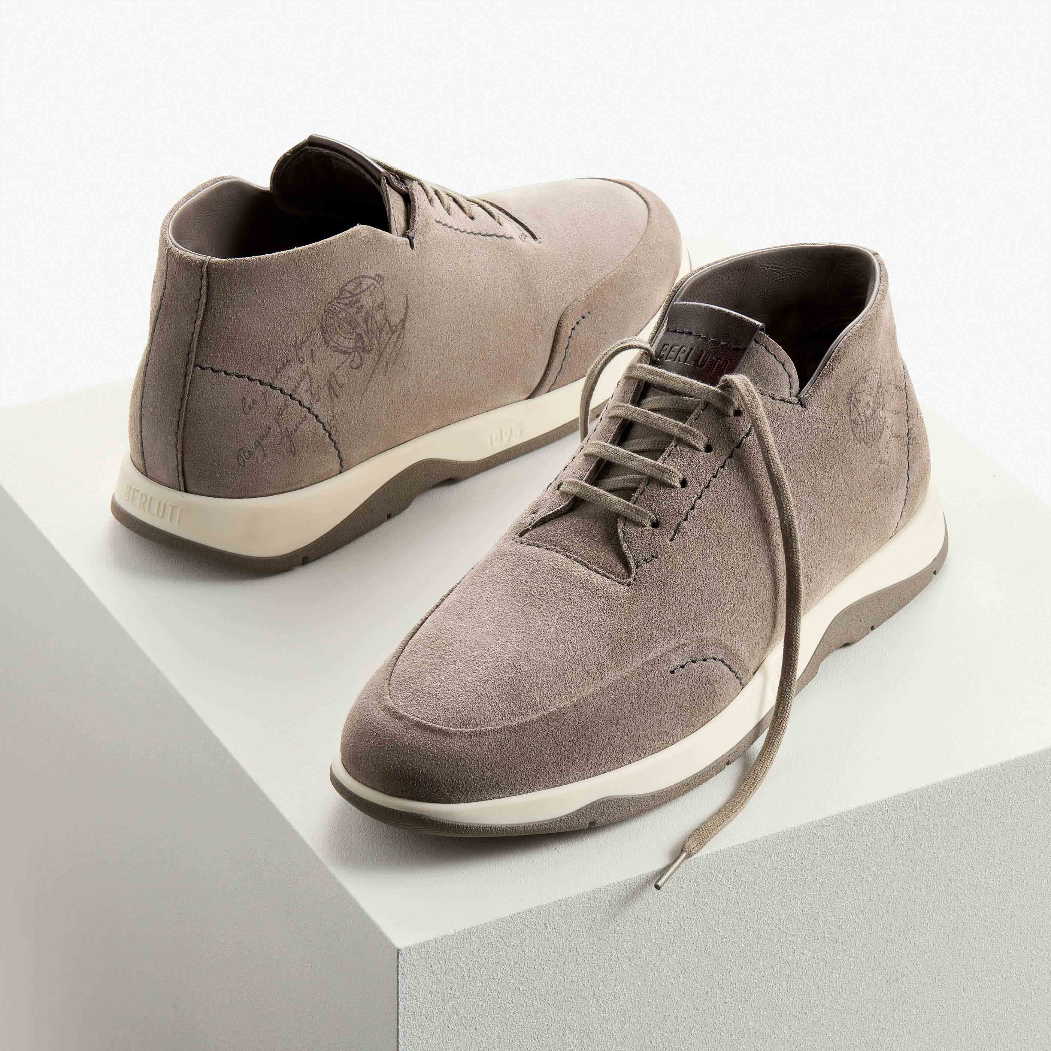 Derby Echappee En Veau Velours Scritto