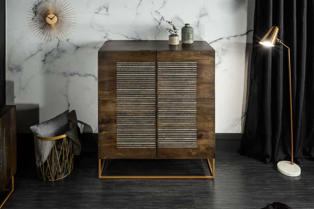 Massives Highboard ONYX 120cm dunkelbraun Mangoholz Edelstein Achat gold Metallgestell