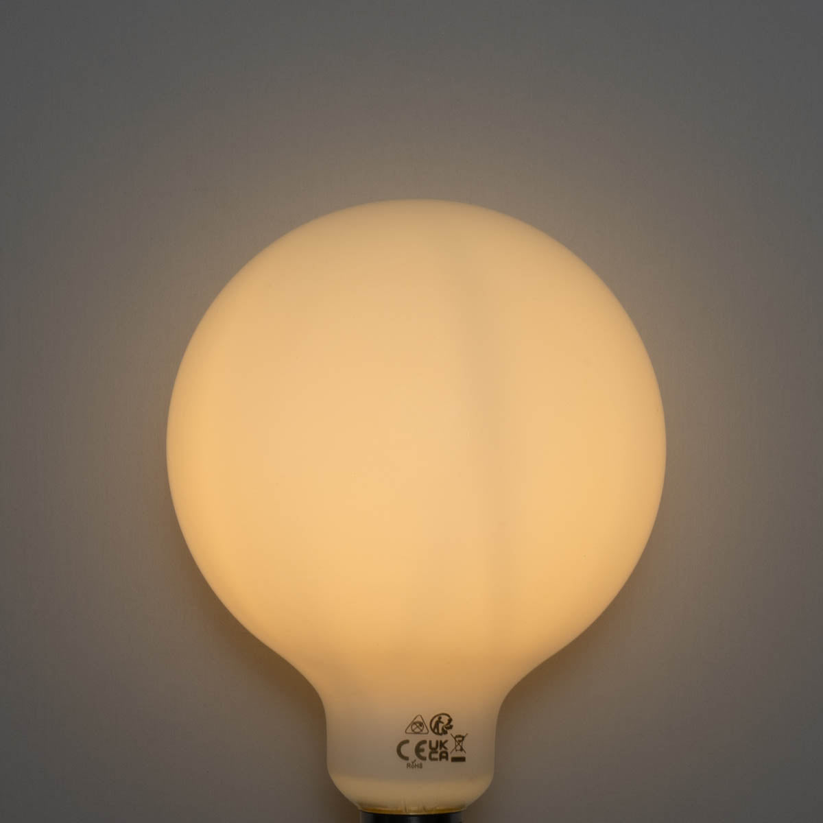 LUEDD E27 3-staps dimbaar LED lamp opaal G125 4W 450 lm 2700K