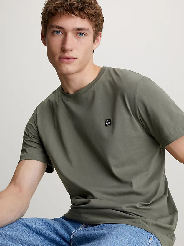 Camiseta com monograma