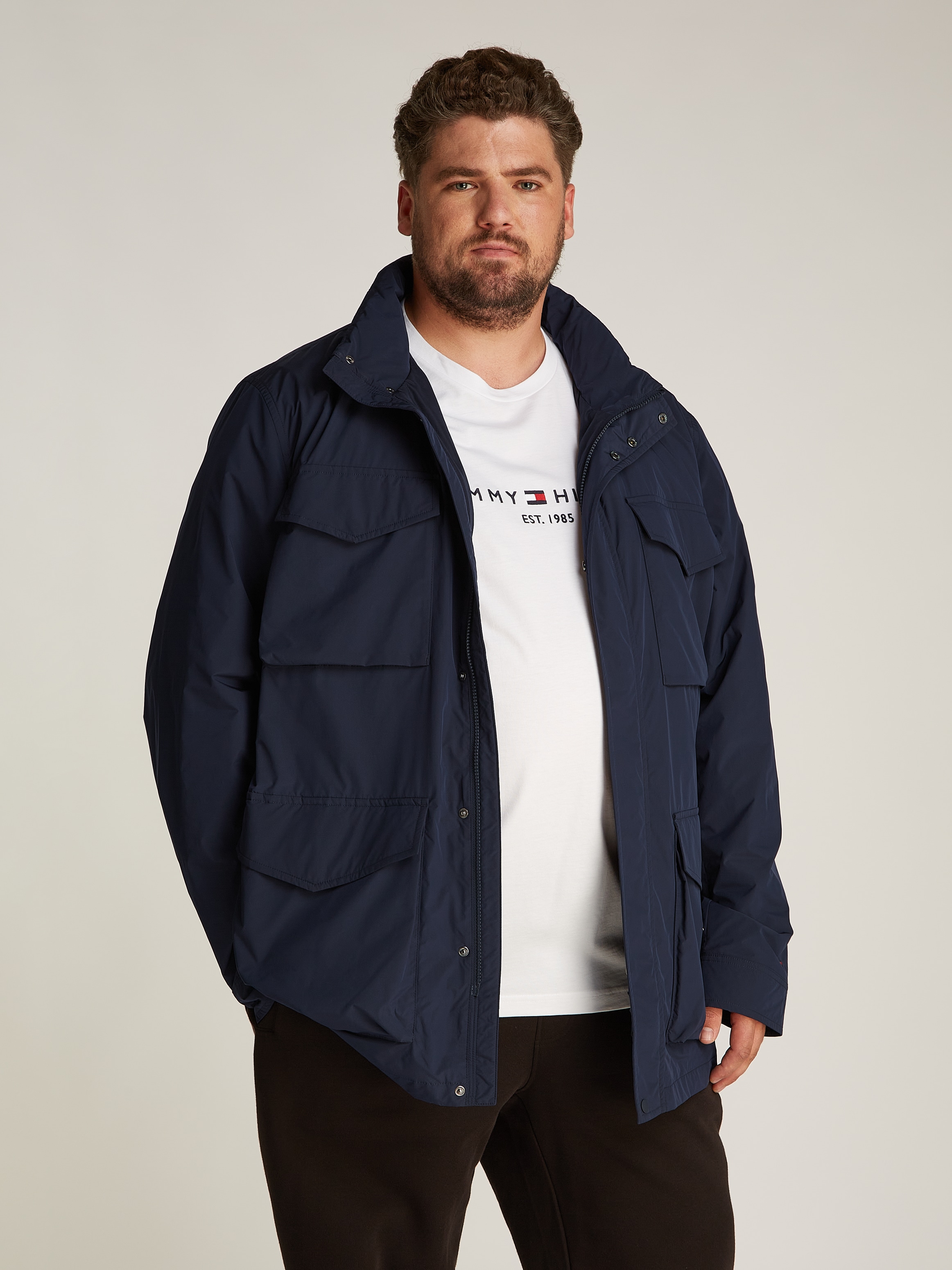 Tommy Hilfiger Big & Tall Allwetterjacke »BT-LW PACKABLE FIELD JACKET-B« in Grossen Grössen, Logostickerei
