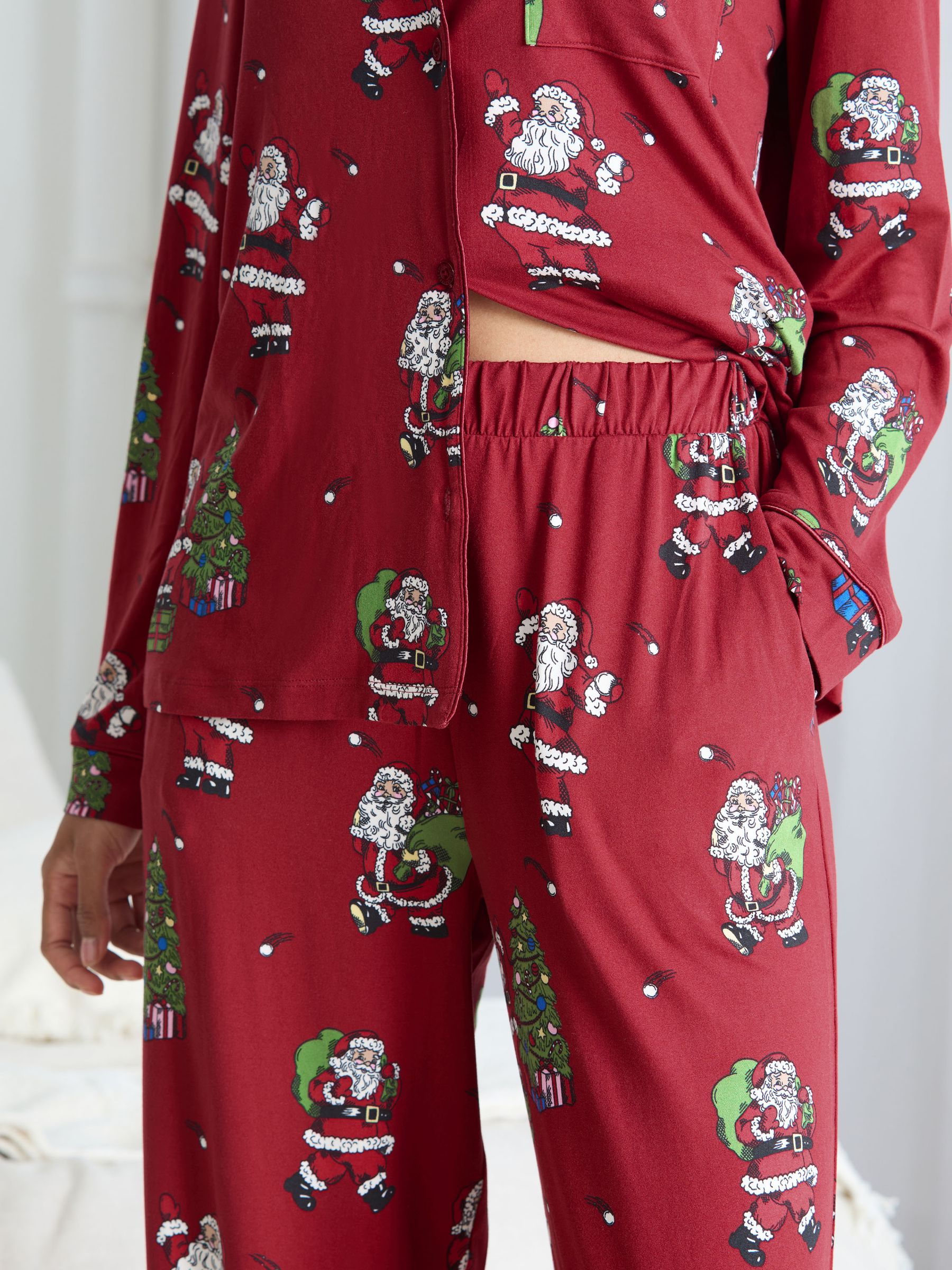 Chelsea Peers lange kerstpyjama met kerstman, sneeuwbalprint