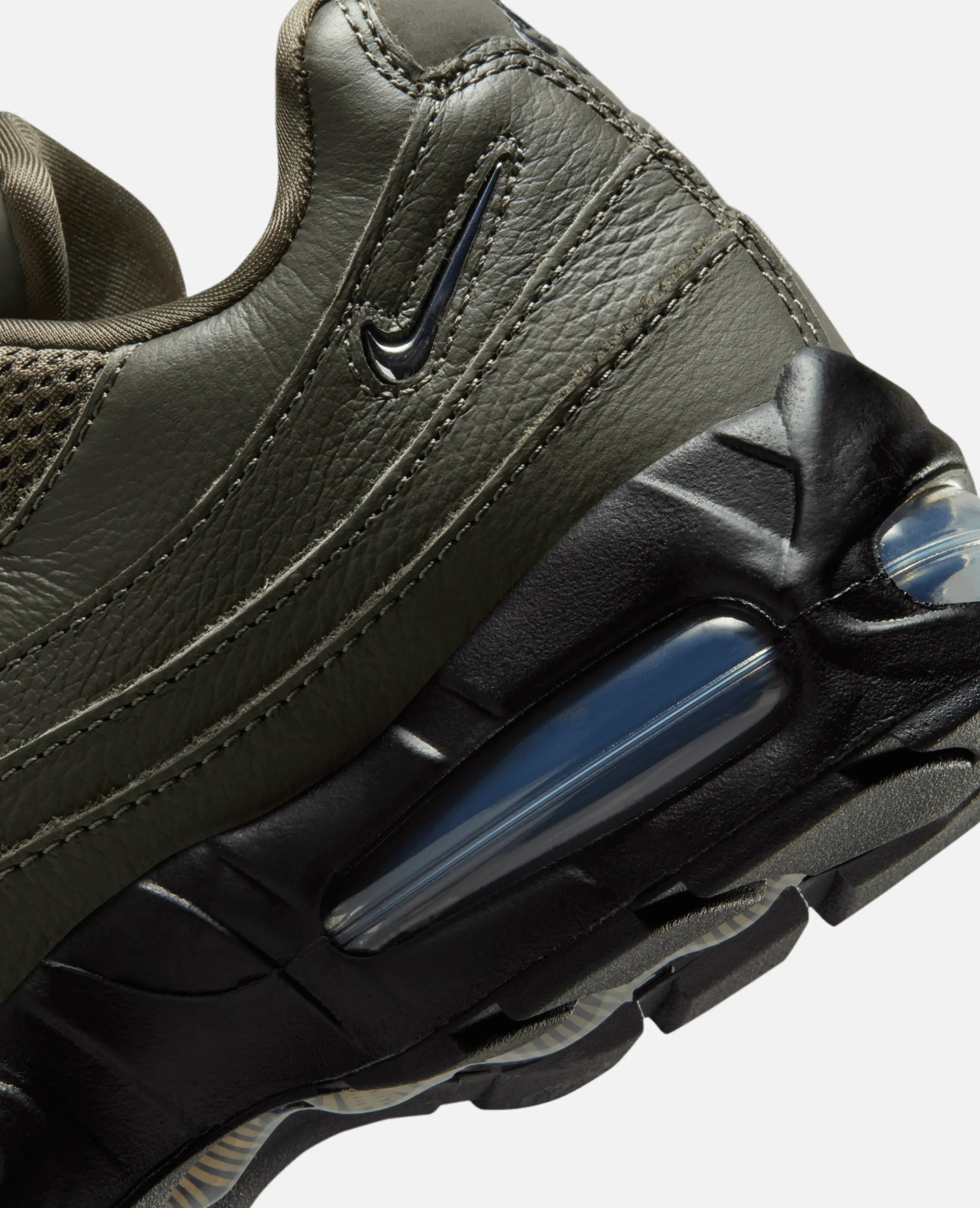 W Nike Air Max 95 (CARGO KHAKI/MEDIUM OLIVE-BLACK)