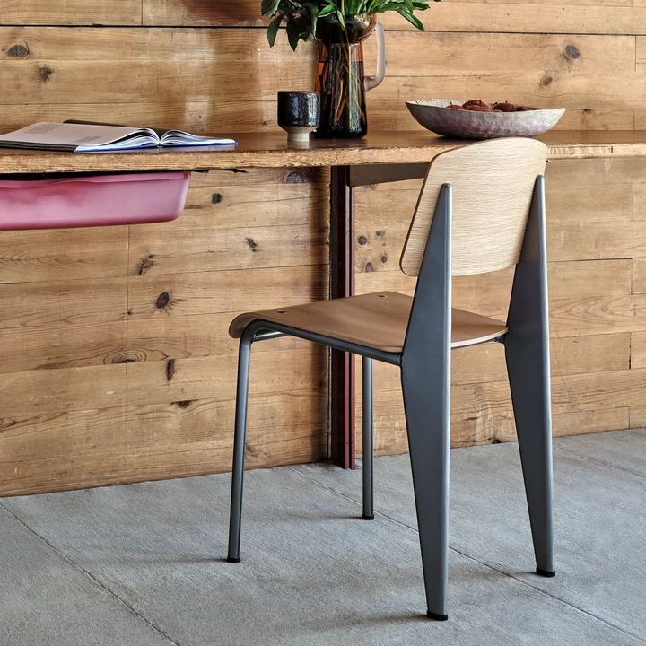 Vitra - Prouvé Standard Stuhl, Eiche natur / Blé Vert (Filzgleiter)