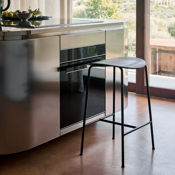 &Tradition - Pavilion AV37 Barhocker, H 68 cm, Eiche schwarz (Kunststoffgleiter)