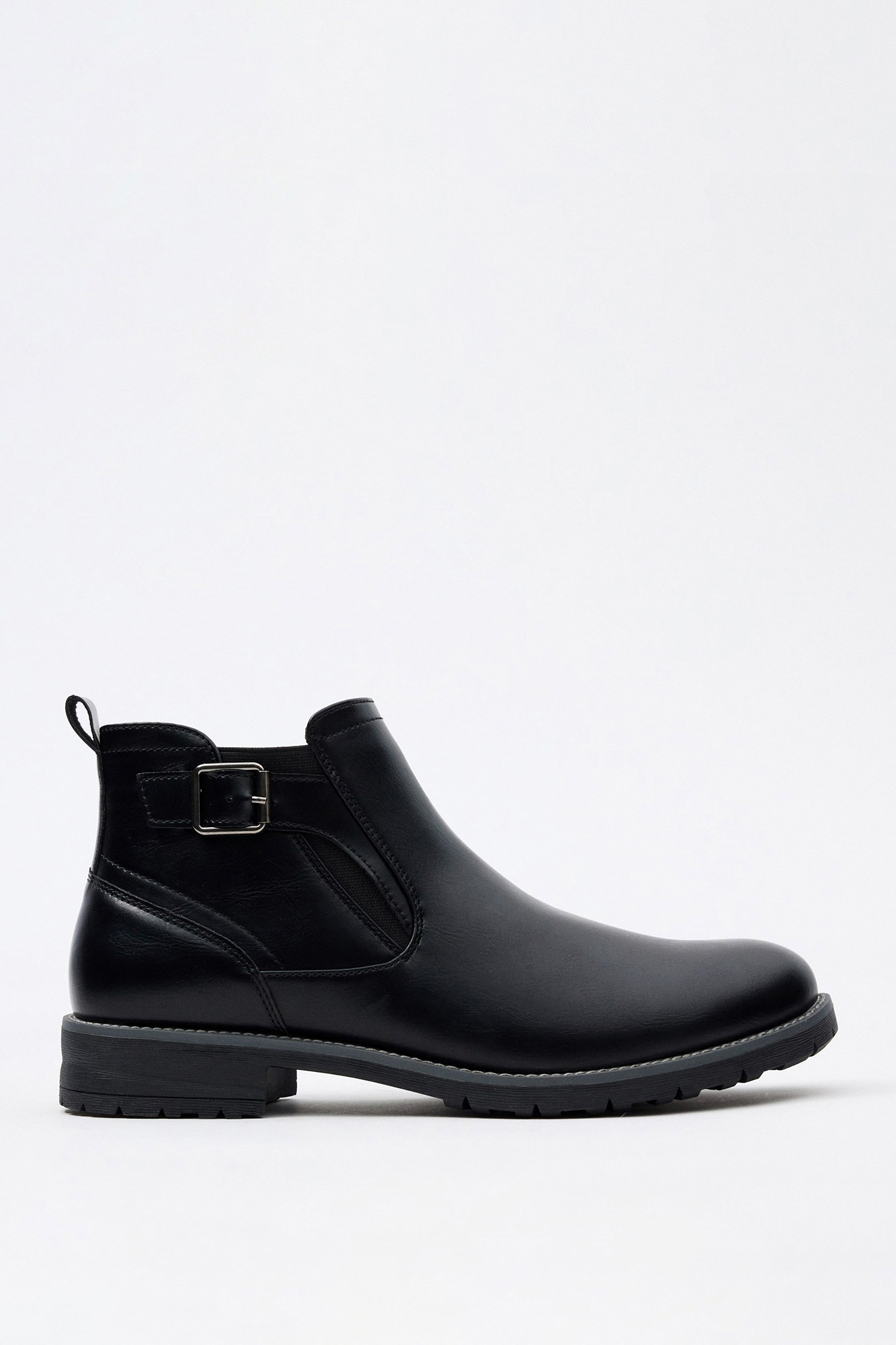 Bota Chelsea com fivela elástica
