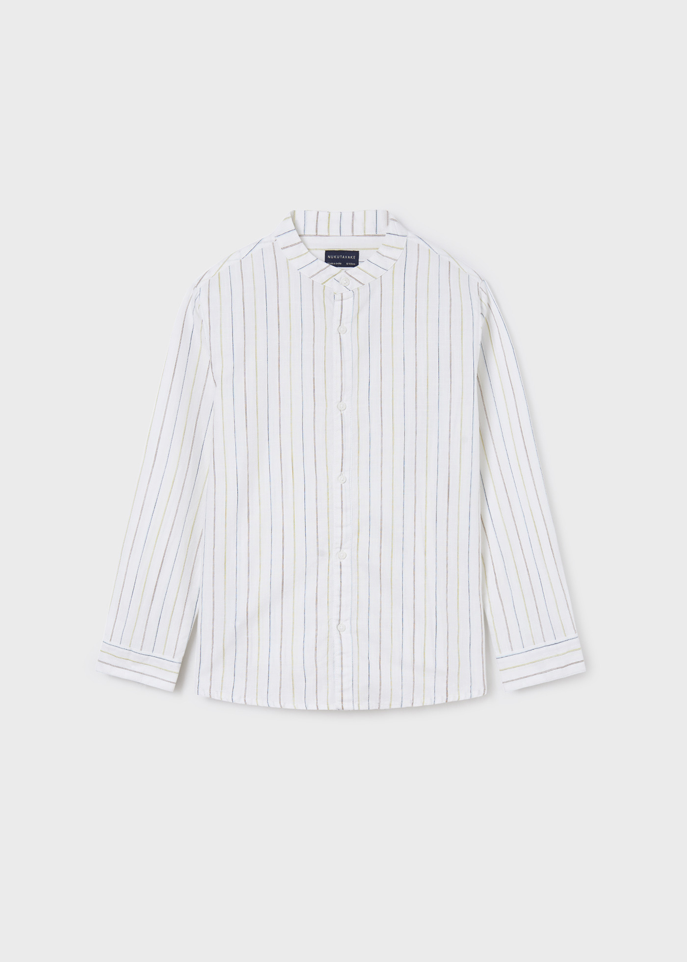 Camisa infantil masculina de algodão sustentável com estampa e gola mandarim.