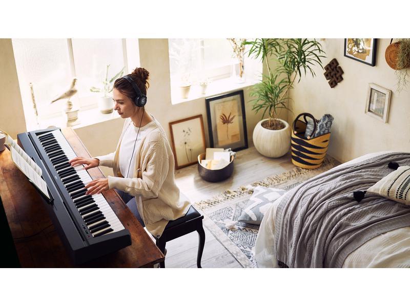 Yamaha E-Piano P-45B Schwarz Authentisches E-Piano mit natürlichem Spielgefühl