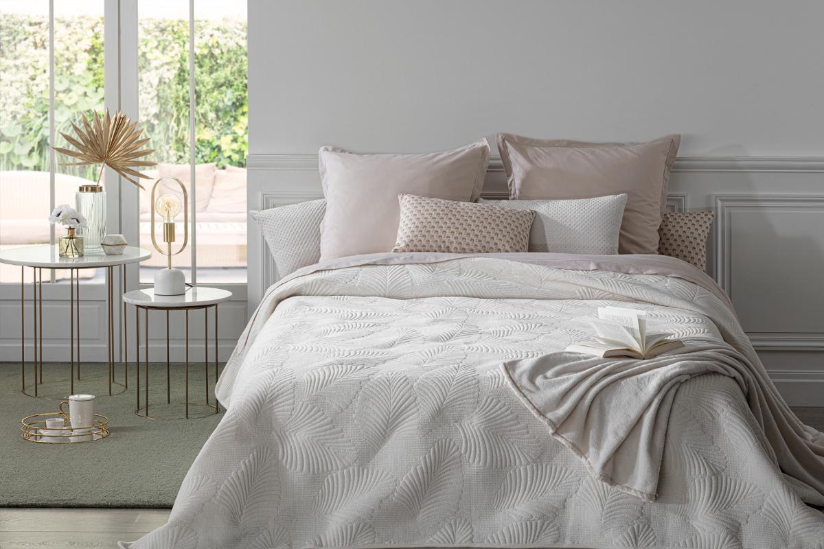 DESSUS LIT VELOURS FEUILLE IVOIRE 240X260CM