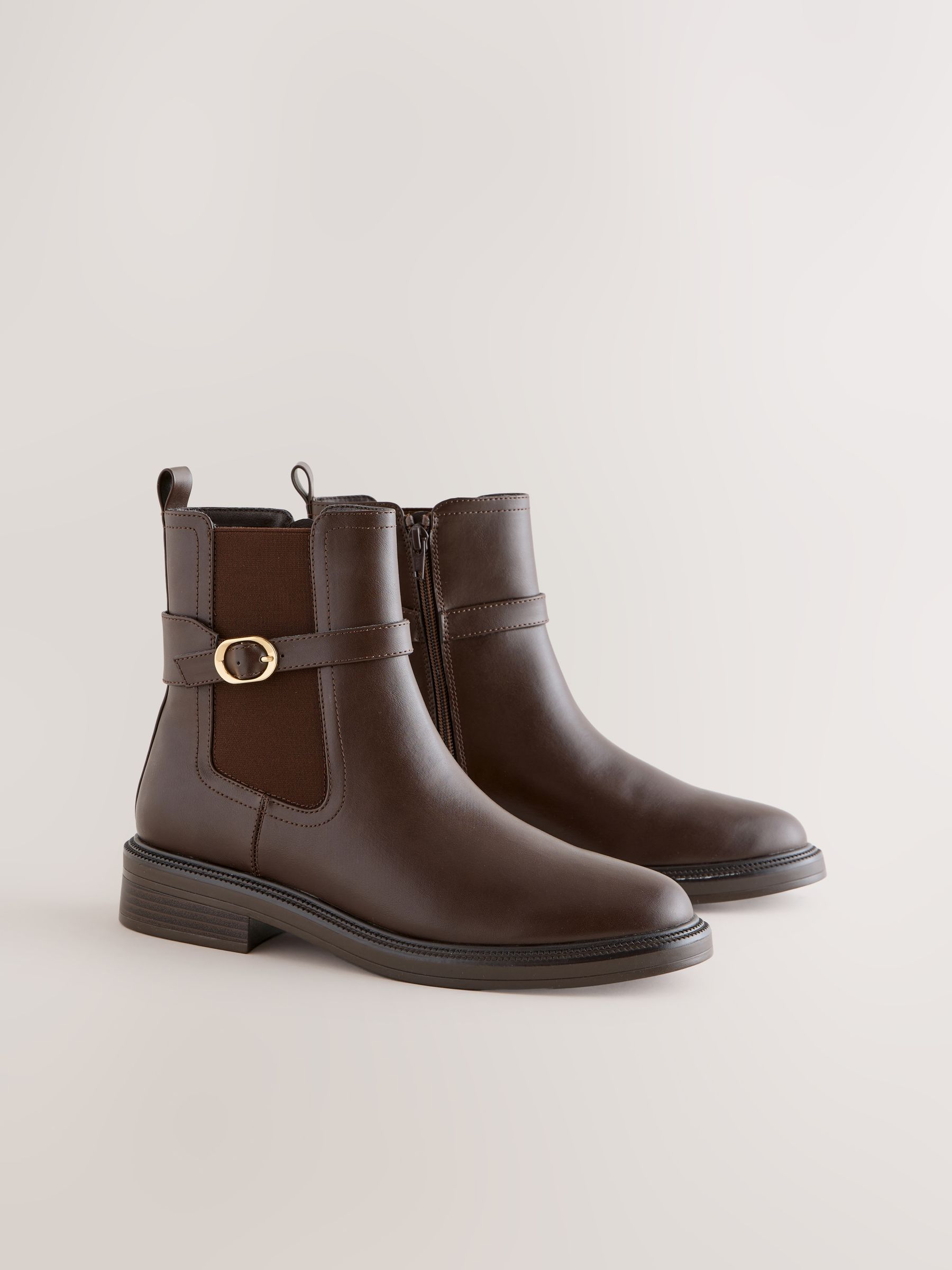 Chocoladebruin - Chelsea Boots met gesp