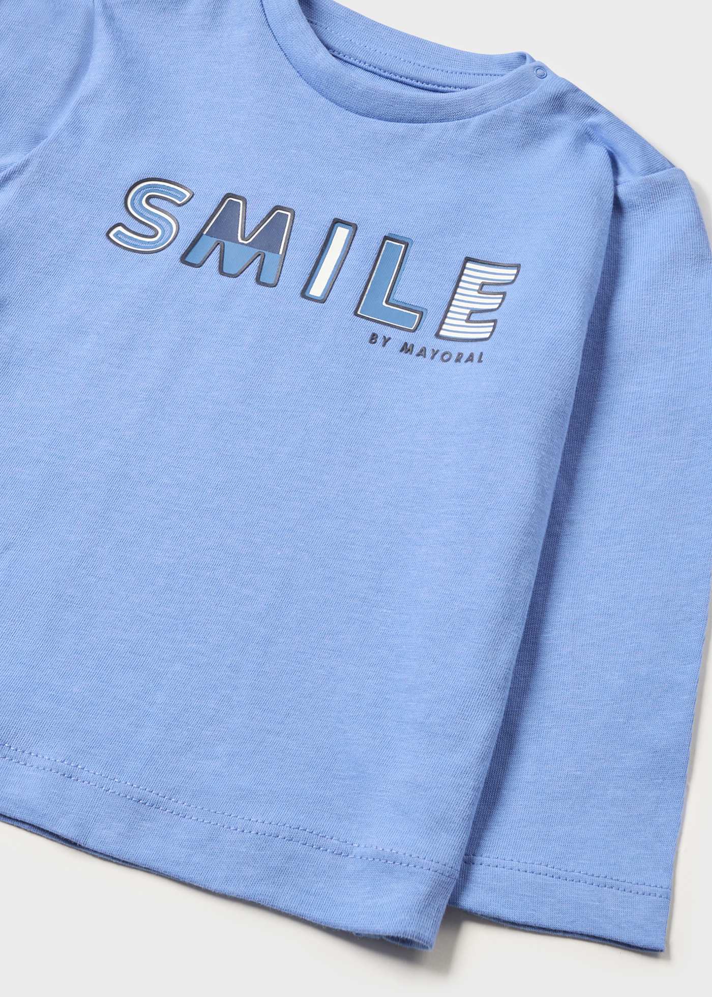 Camiseta infantil Better Cotton com letras