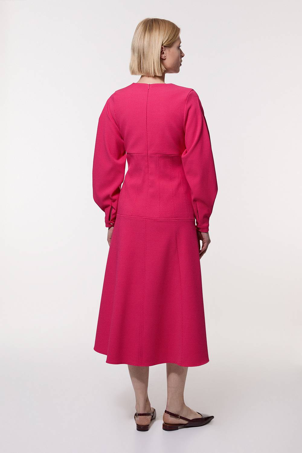 KarenMillen Petite robe mi-longue texturée ajustée à taille basse et manches mi-longues