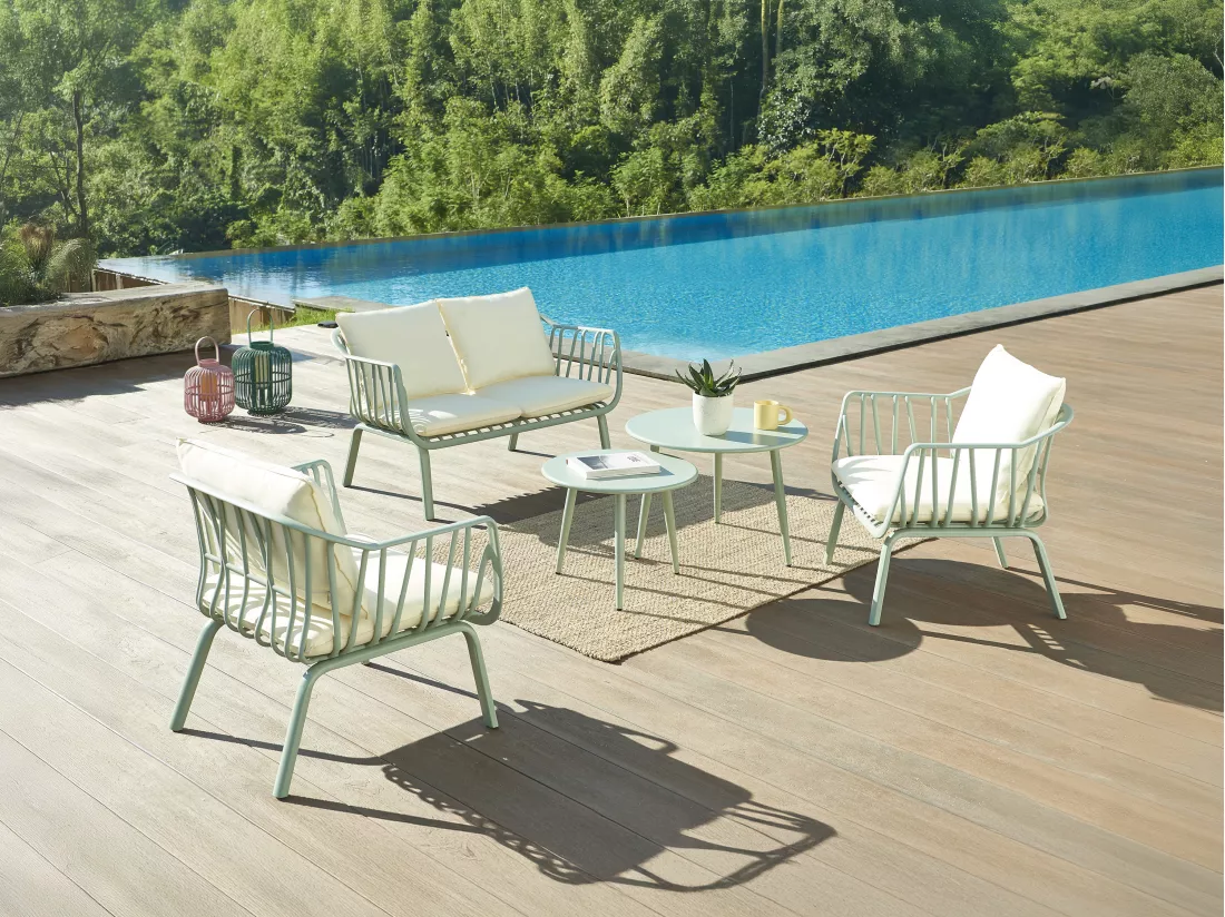 Salon de jardin en polypropylène et métal : un canapé 2 places, 2 fauteuils et 2 tables basses - Vert amande - LOYNA de MYLIA