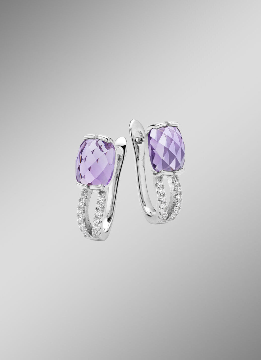 Funkelnde Eleganz: Ohrstecker mit echt Amethyst-
