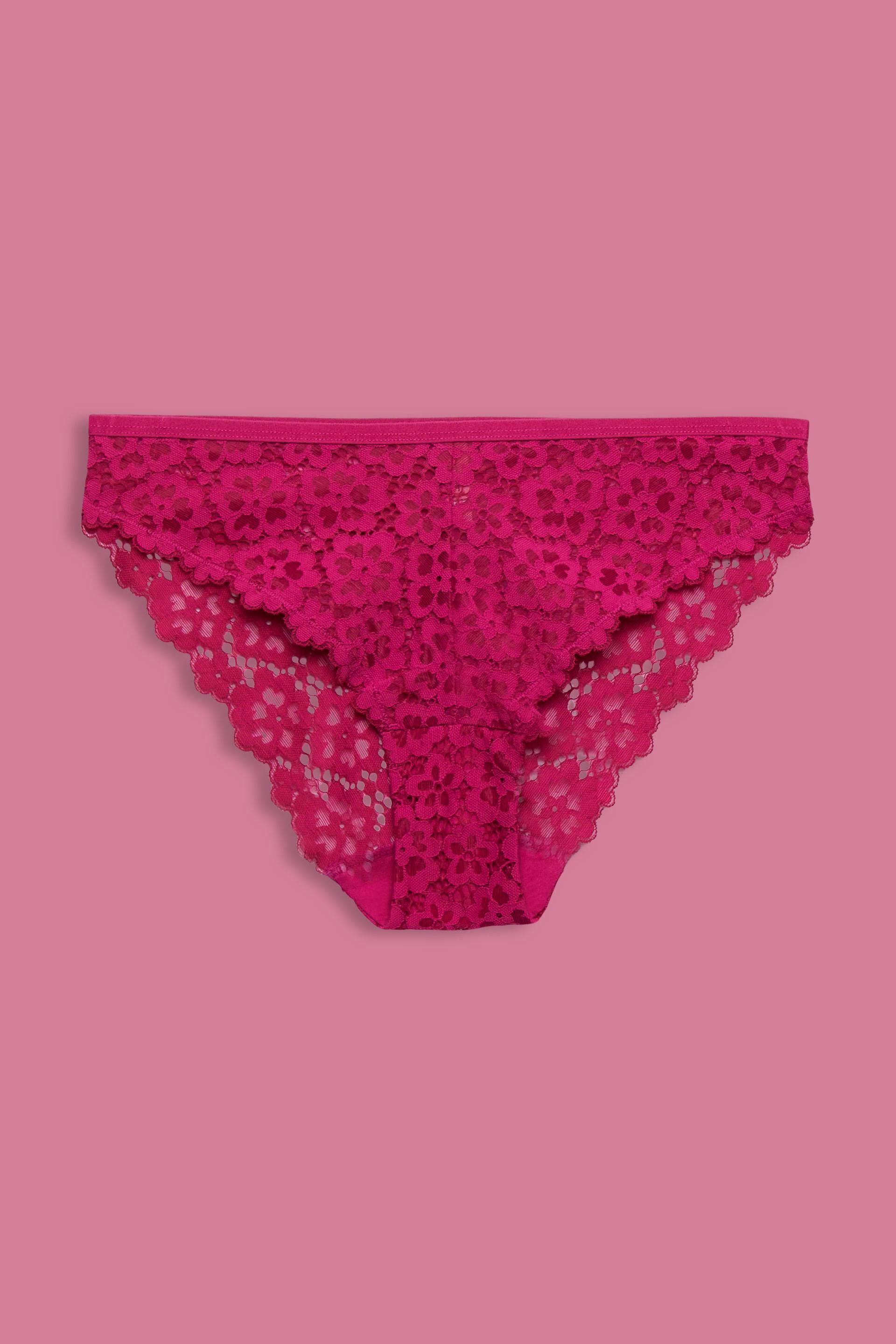 Slip en dentelle audacieux
