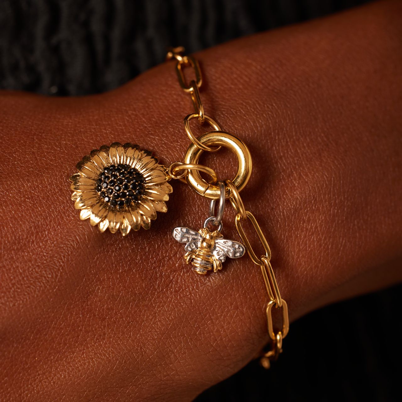 Stalen goldplated bedel zonnebloem