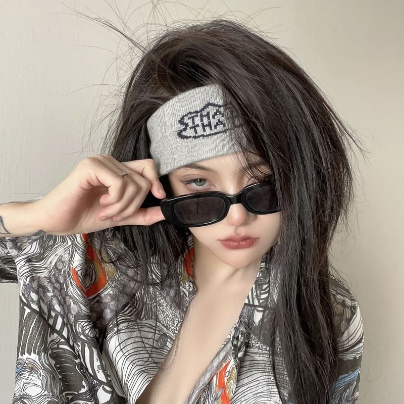 Hyeeun - Gebreide hoofdband met letters